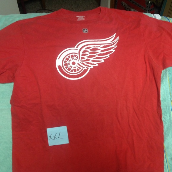 - NHL Detroit Red Wings BERTUZZI tshirt - Picture 1 of 2